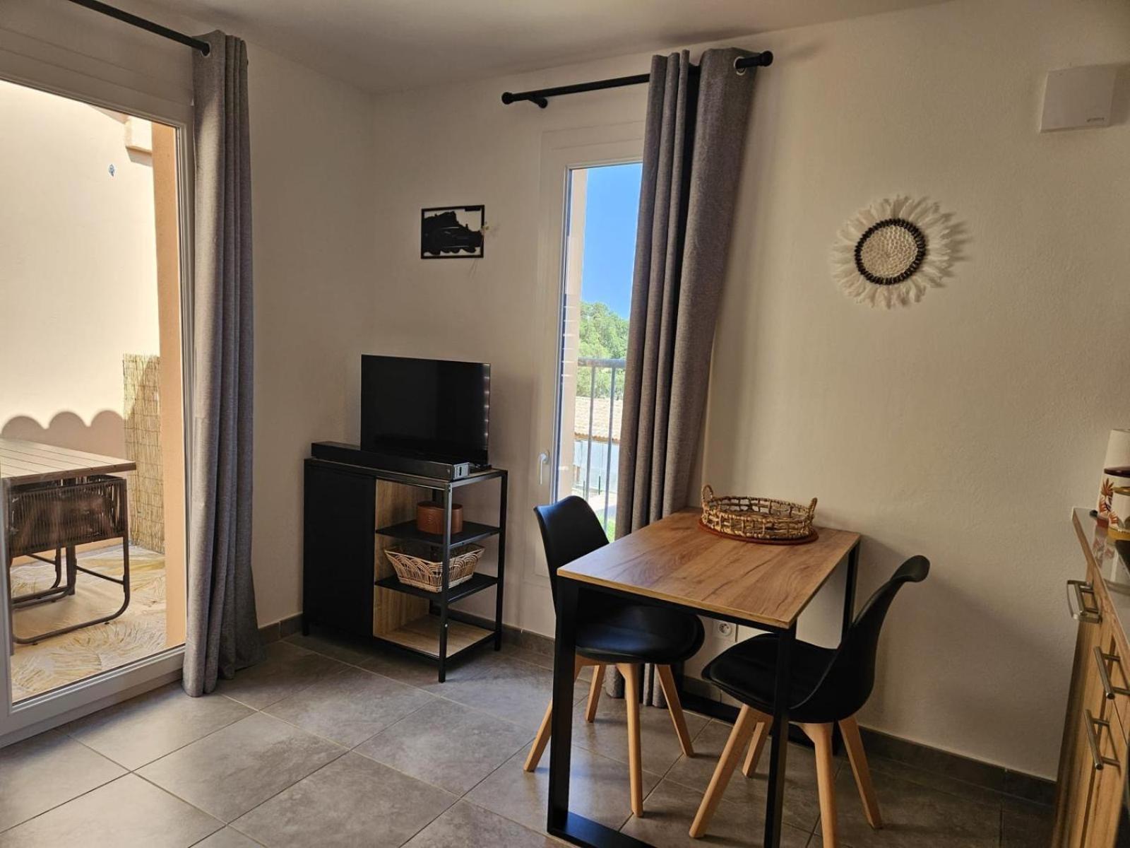 Residence Hoteliere Les Hameaux De Saint Cyprien 25 M2 Lecci Exteriör bild